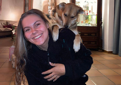 Cora – Fahrlehrerin